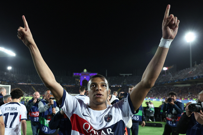 "아니요, 아니요" 음바페 PSG 잔류 가능성 일축...이강인 옆에 계속…