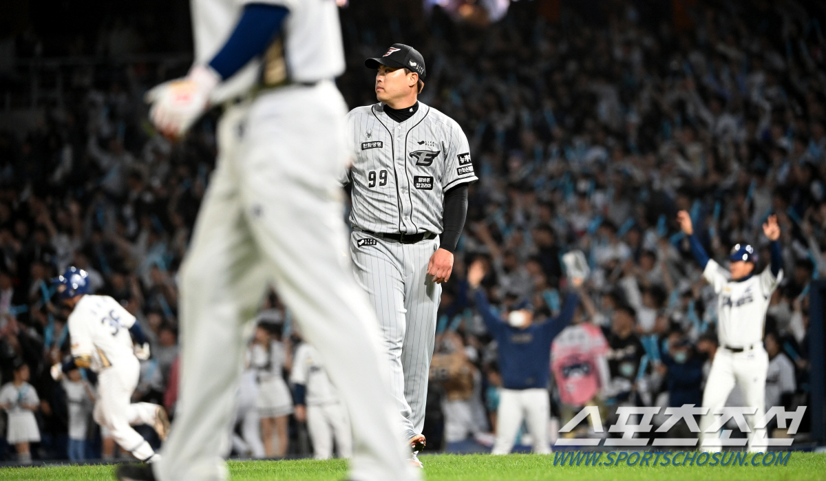 류현진, 4213일 만에 KBO 홈런 맞았다…NC 김성욱 역전 스리런 폭…