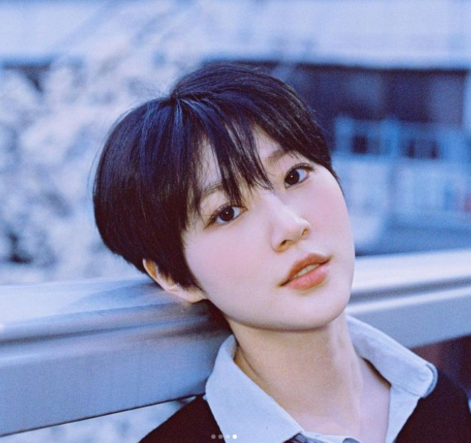 "자숙은 끝났다"…김새론, 2년만에 복귀작서 '환한 미소' 열정행보