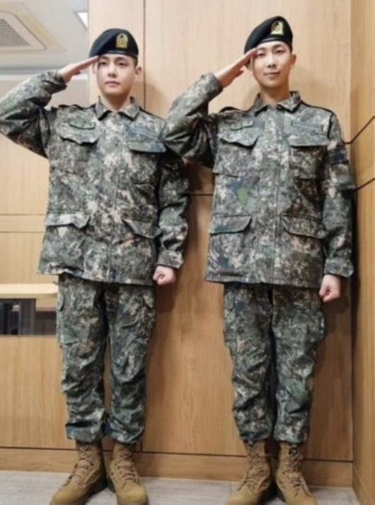 BTS, 진 전역 60일 앞으로…군백기 지운 활약→멤버들 순차적 컴백에 …