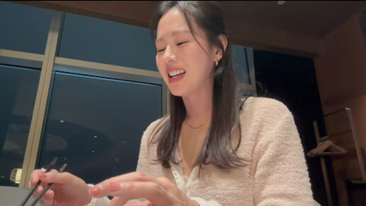 '현빈♥' 손예진, 대만서 폭풍먹방 "심하게 행복"..유튜브 추천 댓글↑