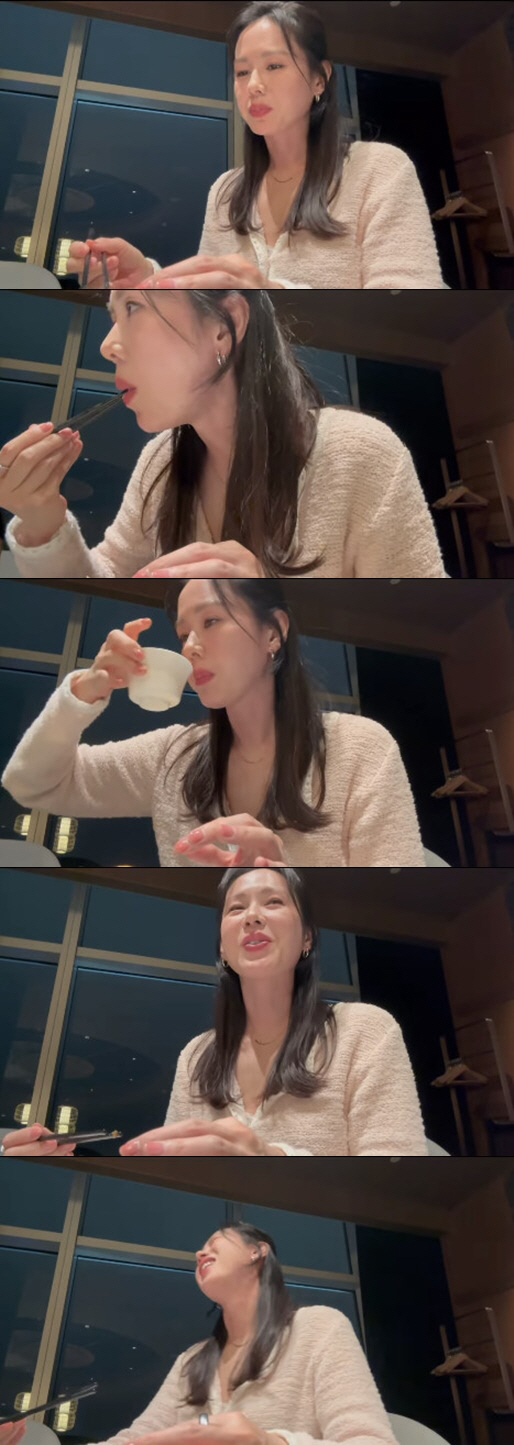 '현빈♥' 손예진, 대만서 폭풍먹방 "심하게 행복"..유튜브 추천 댓글↑