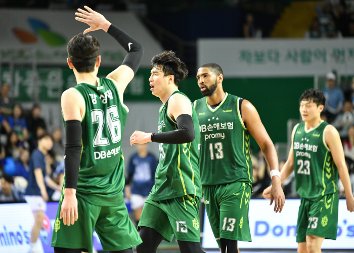 [현장분석] 로슨 32점 폭발+KCC 3점슛 성공률 22.7%. 완전히 …