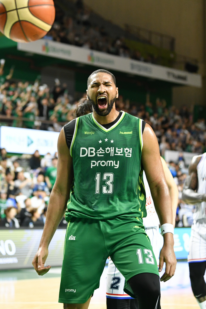 [현장분석] 로슨 32점 폭발+KCC 3점슛 성공률 22.7%. 완전히 …