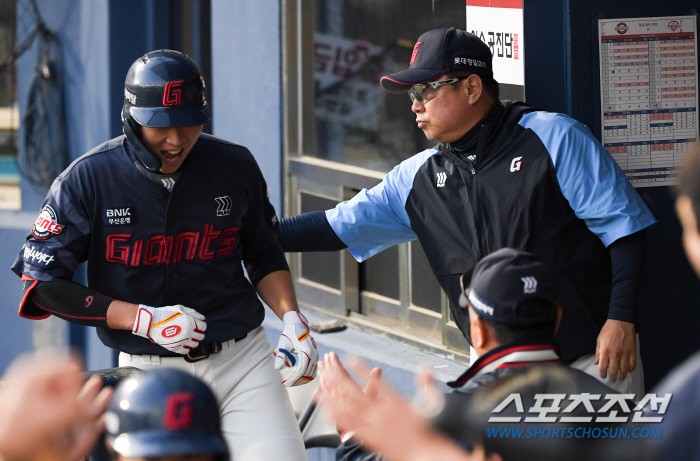 '패패패패 패패패패' 9회 2사후 동점 만들었는데... 김원중이 불질렀다…