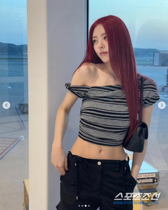 유나, 이래도 '골반 패드'냐? 잘록 허리 라인에 '명품 골반'까지 노출