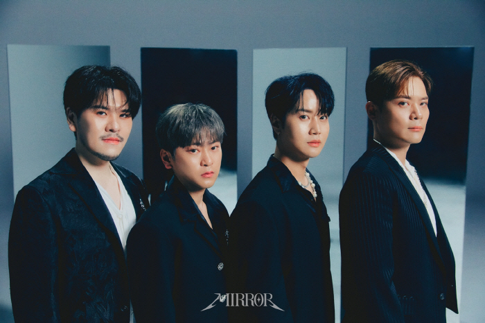 라포엠, 새 싱글 '미로' 이미지 티저 공개…'강렬+몽환' 미로 갇혔네