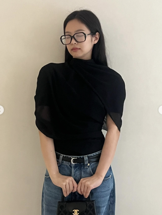 블핑 제니, 블랙드레스에 청바지..편견 깨부수는 '제니 스타일'