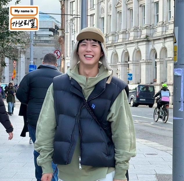박보검, '가브리엘'로 개명? 김태호PD 새 예능 촬영 현장서 함박웃음