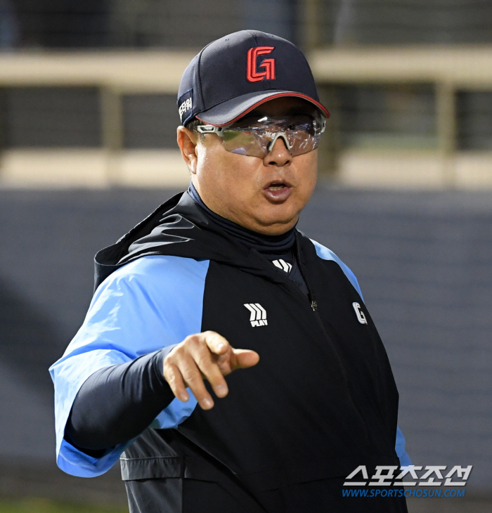 '신인 102안타→타율 0.179' 명장이 지켜본 '부산 아이돌'의 부진…