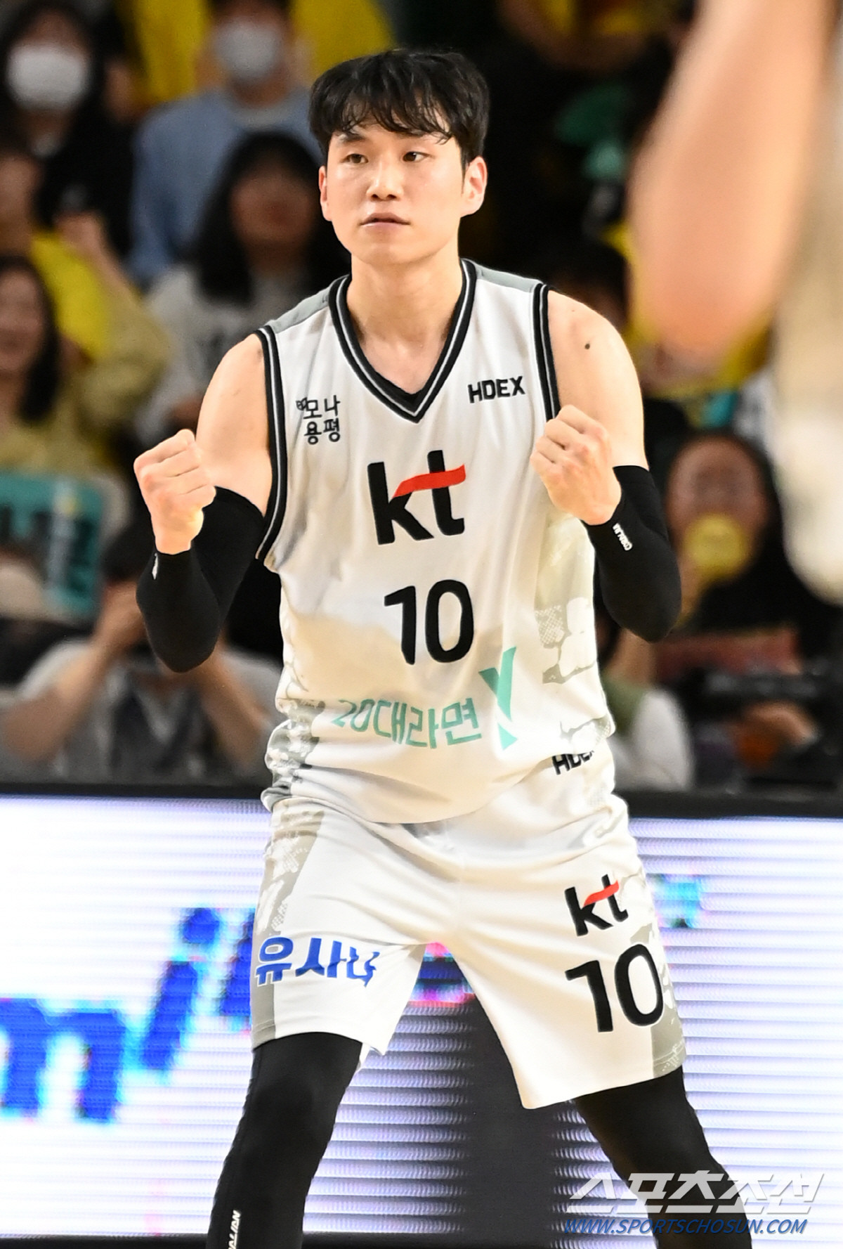 [KBL 4강PO] '씬 스틸러' 문성곤 3점슛 5개 19득점 활약. K…