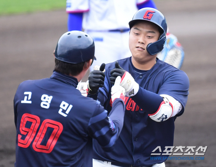 "내일 보시죠." 연타석포 한동희 2군 엔트리 제외. 오늘 콜업 가능성 …