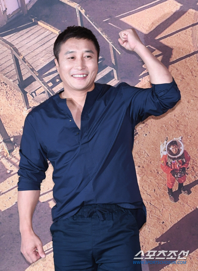 "아이디어 도용 vs 류수영에 영감" 김병만-SBS, '정글밥' 두고 설…