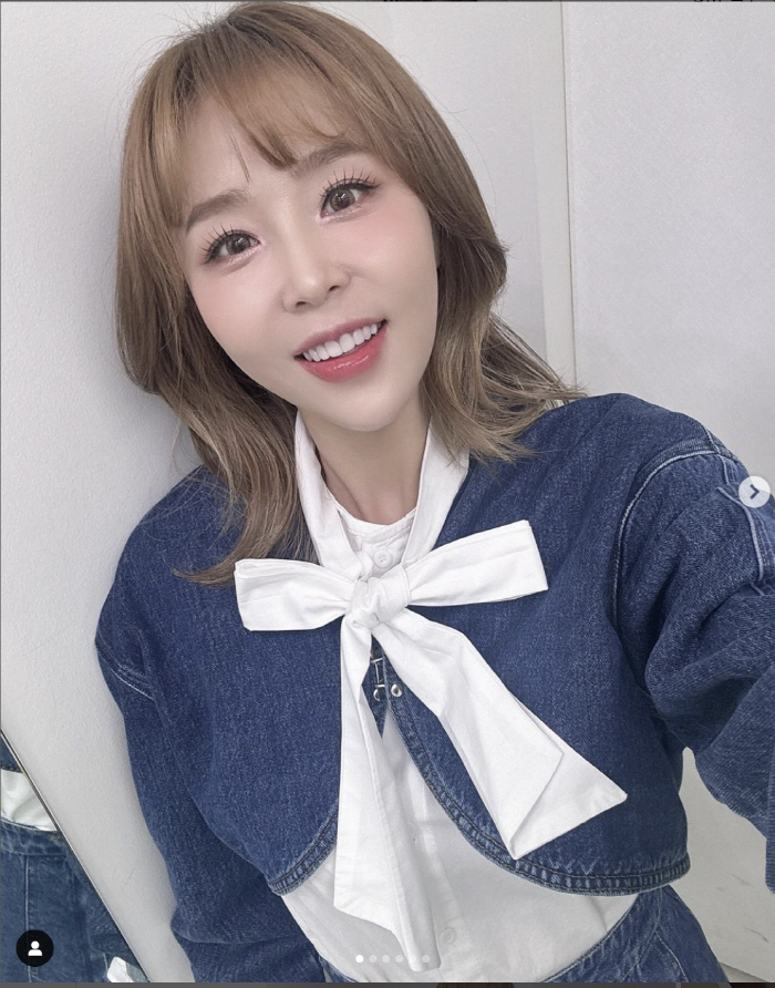 ’11kg 감량’ 신지, 8등신 비율+아이돌 비주얼..청청 패션도 완벽 …