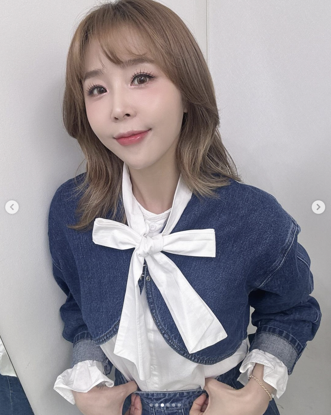 ’11kg 감량’ 신지, 8등신 비율+아이돌 비주얼..청청 패션도 완벽 …