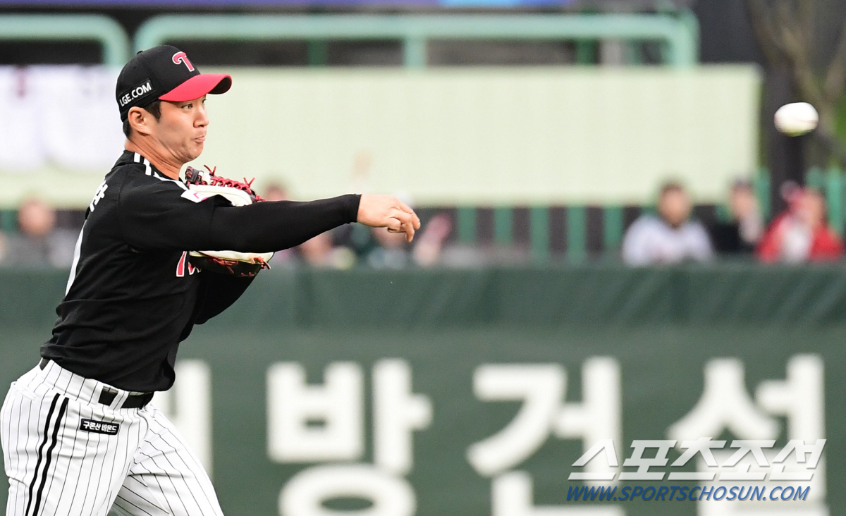 [영상]'찰나에 이런 두뇌 싸움이라니' 최고 유격수의 고의낙구에 병살 막…