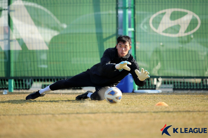 [중국전]'손가락 부상 투혼→선방쇼' GK 김정훈 없었으면 정말 '큰일'…