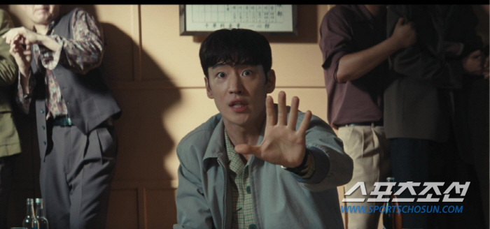 [SC이슈]이제훈, 이 정도로 연기 잘했나? 종남 경찰서 입성기부터 '유쾌 웃음+통쾌 전율'(수사반장)