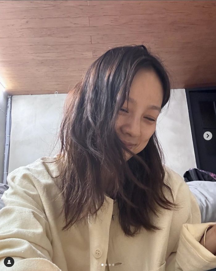 이효리, 민낯+부시시 머리에도 세젤예..얼굴 믿고 셀카 대충 찍네