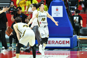 [KBL 4강PO] LG 챔프전까지 1승만 더! 윤원상 버저비터 위닝샷, KT 심장에 꽂혔다