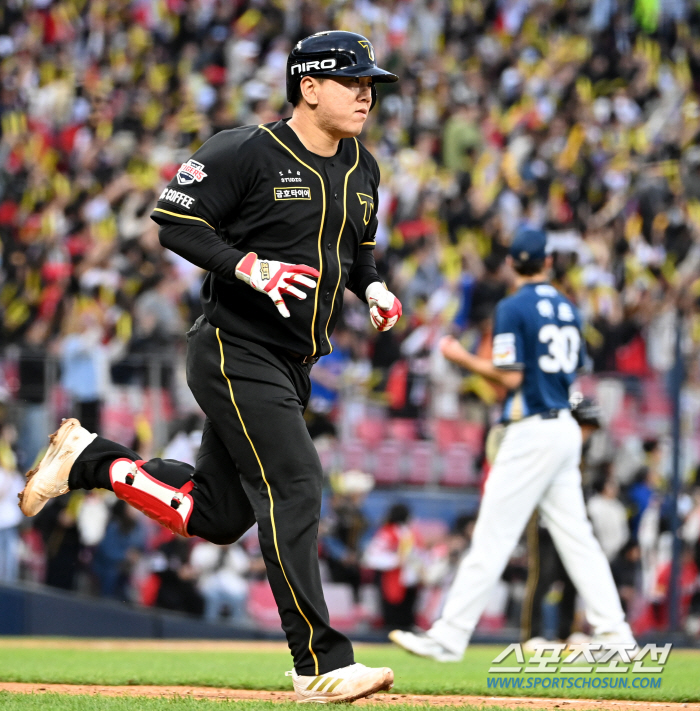 "제가 오른손 최형우? 말도 안돼요" KIA 1위 원동력, 서른살에 야구…