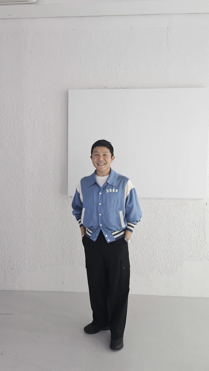 아모프레, 24SS시즌 리브랜딩…벌스데이수트와 협업