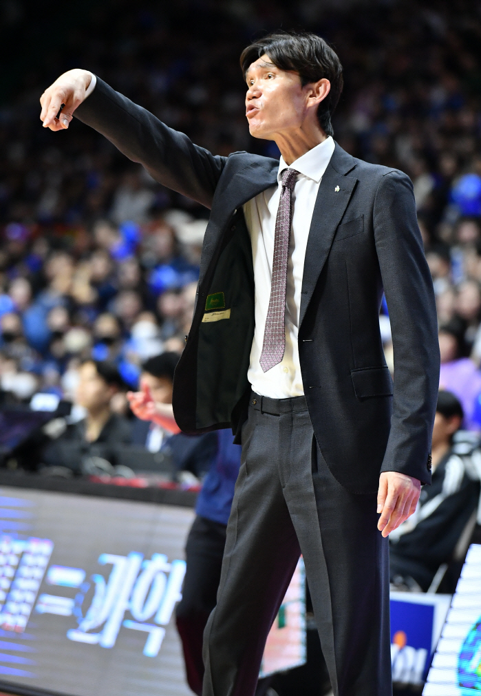 [현장인터뷰] DB 김주성 감독 "KCC 라건아가 활동력, 리바운드에서 …