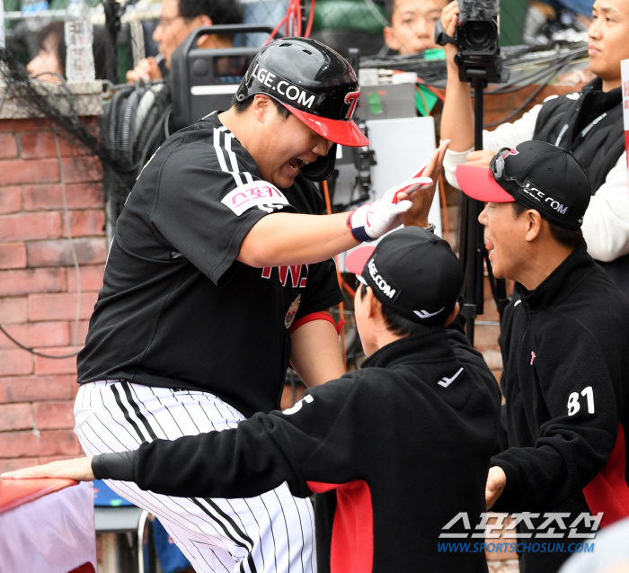 '역전 만루홈런+3안타' 2패를 1승1무로 만든 '천재타자'를 벤치에 둘…