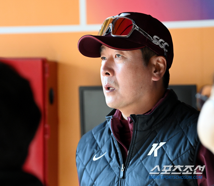 '아! 이형종 마저…' 미러클 키움에 닥친 또 한번의 부상 시련 "발등 …