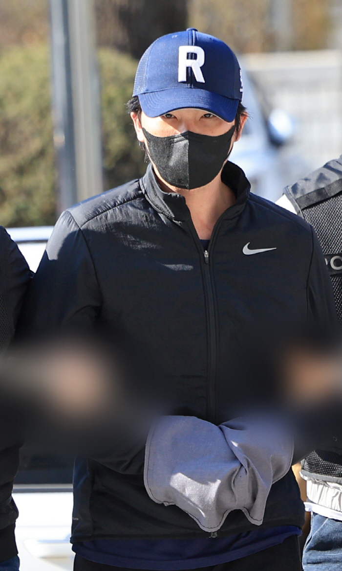 "정강이 차고, 뺨을 툭툭 치며…" 오재원 대리 처방 파문, 거절한 후배…
