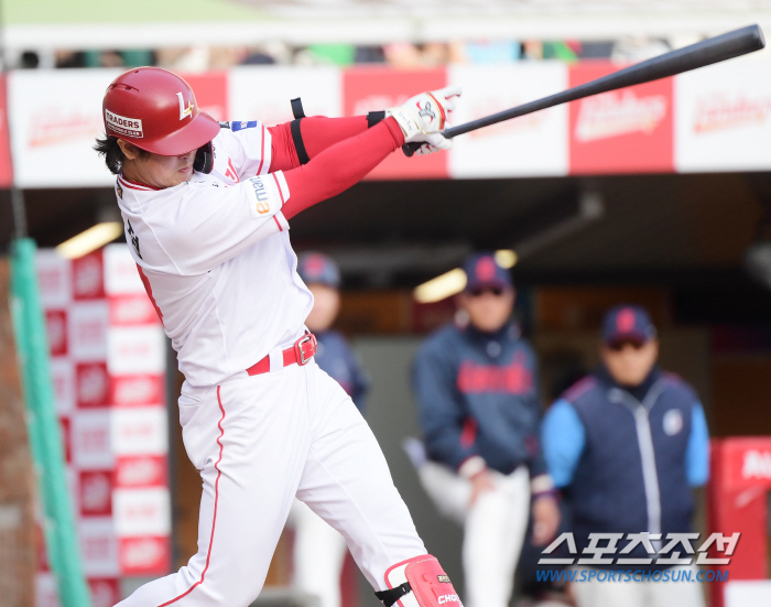 '역대 최다홈런 -1' 37세 나이에도 홈런 2위…복귀 앞둔 최정, 국민…
