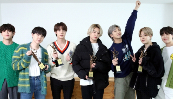 "방시혁, BTS도 날 베꼈다"..하이브 포착 문건에 '민희진 발언' 논…