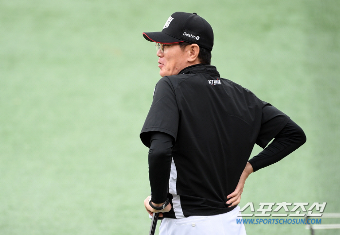 '타고났네' 이강철 감독 미소 짓게 만든 포수 강백호 천부적인 재능