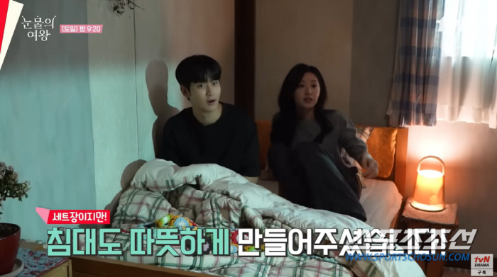 [종합]'김수현♥김지원', 정말 사귀나? '베드신' 메이킹 영상서도 '달달'…'성난 팔뚝 근육'에 女心 '흔들'