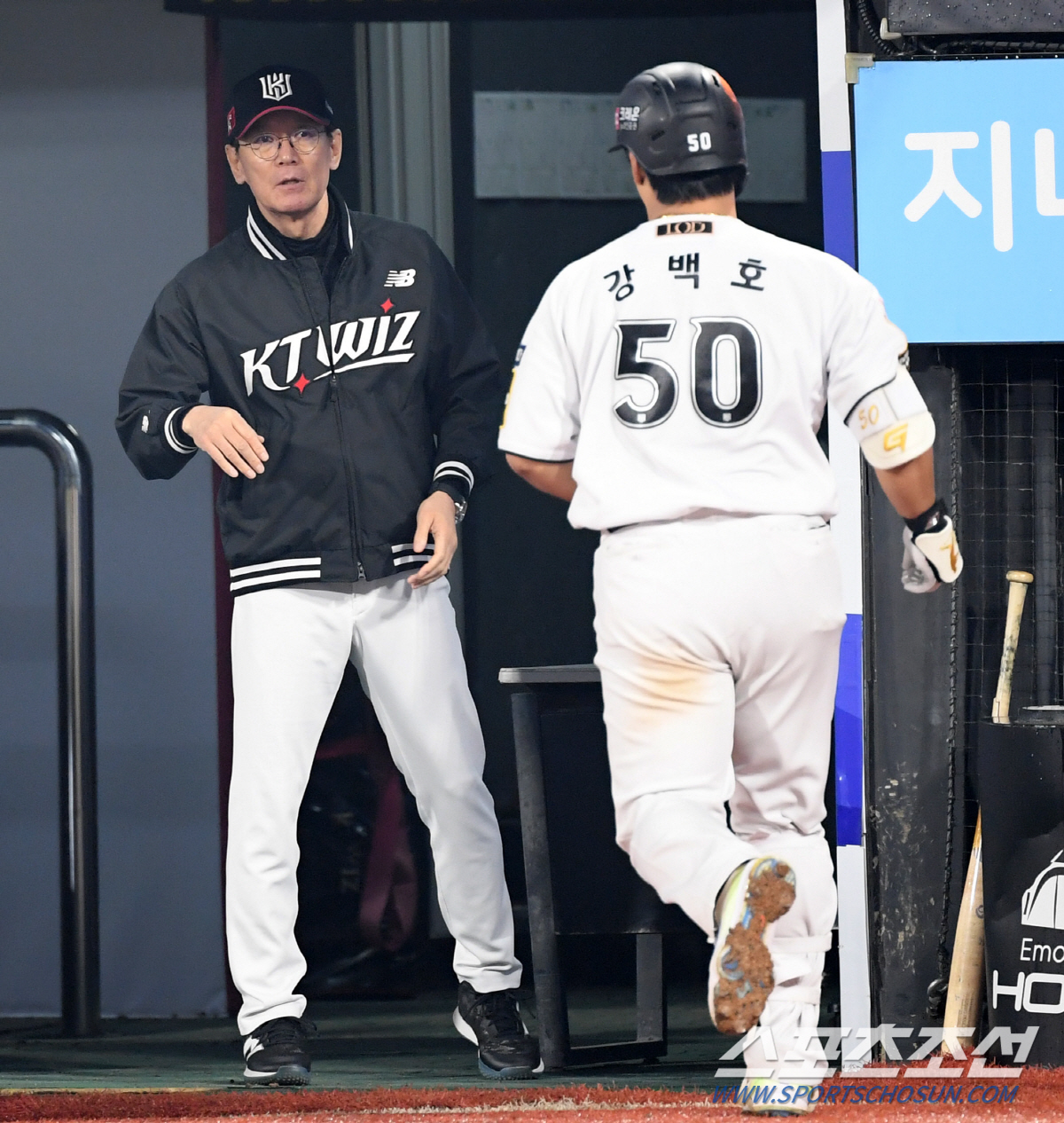 '육청명 호투&8회말 결승타' KT 2연패 탈출…'문동주 4⅔이닝' 한화…