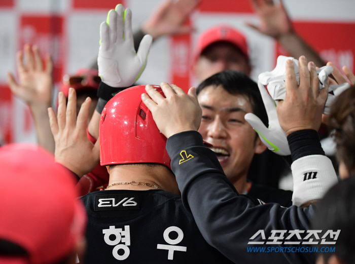 1회 포문 연 김도영, 10회 쐐기 박은 최형우...KIA가 이래서 무섭…