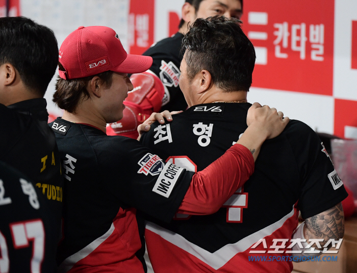 1회 포문 연 김도영, 10회 쐐기 박은 최형우...KIA가 이래서 무섭…