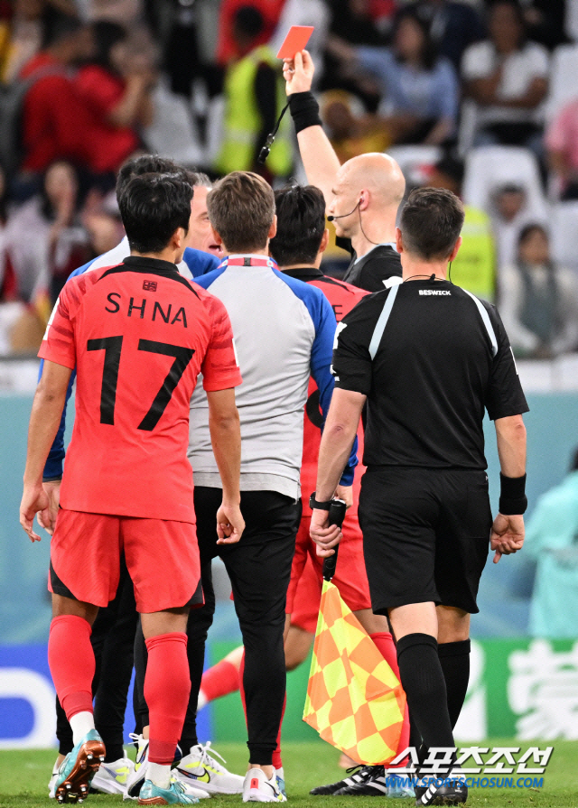 '참가국들 초비상!'...'한국과 악연' EPL 최악의 심판, 국제대회 …