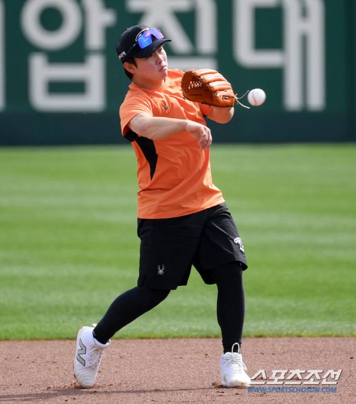 "이제 2년 차다" 개막전 실책에 끝내기 병살까지, 혹독했던 성장통에 찾…