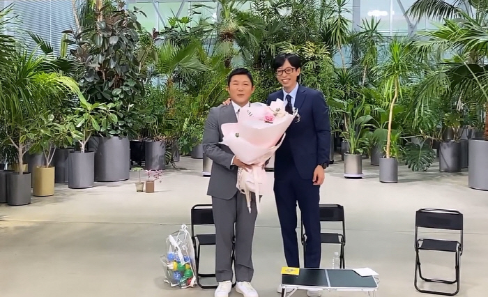 "유재석에 제일 먼저 알려" 조세호, ♥9세 연하와 10월 결혼..사회는…