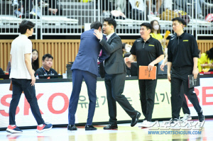 운명의 5차전. LG 조상현 감독 