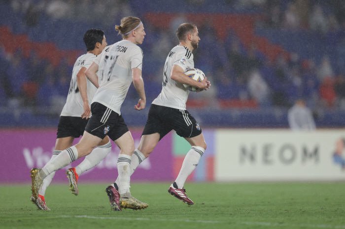 [ACL 현장리뷰]"0-3→2-3→4PK5 눈물" '11명' 울산, '1…
