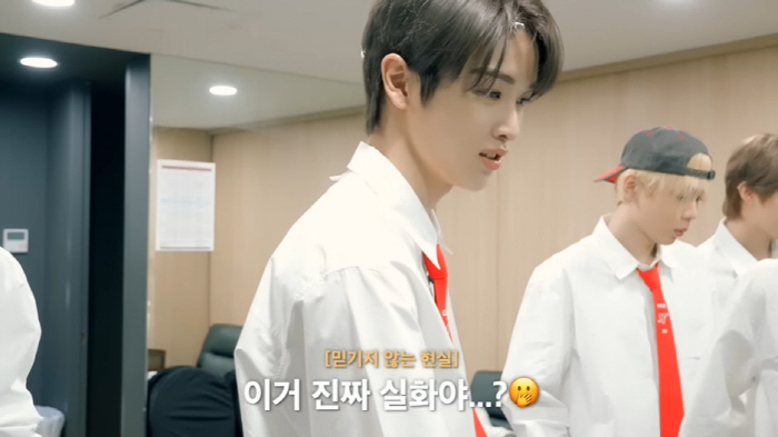 "진짜 실화야?" 아이유, 콘서트 게스트 라이즈 위해 '선물+손편지'까지…