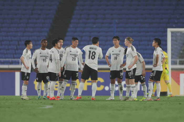"'마의 1골'에 무너진 울산의 꿈" 홍명보 감독의 거센 아쉬움, 단순하…