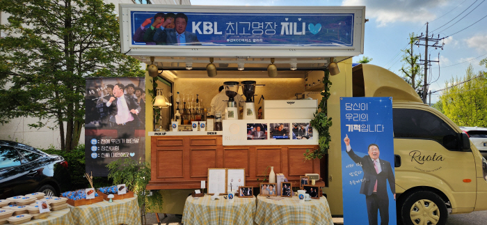 "지니형, 미안해요"전창진 감독 뭉클하게 만든 커피차…구단 사상 첫 '감…