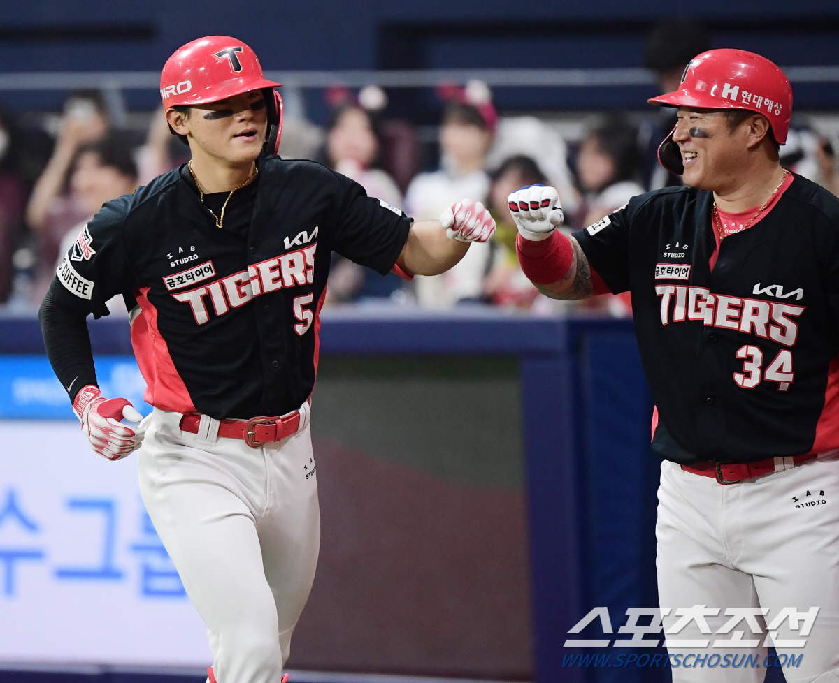 'KBO 새 역사를 썼다' 미친 기세 김도영, 1달 10홈런-10도루 대…