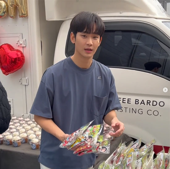'17년 인연' 장윤주X김수현, 화보커플→남매케미 "신기하고 감사한 일"