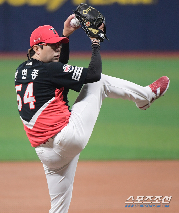 "내 목표는 KBO 최초 타이틀" 안주하지 않는 대투수, 이제 역사를 향…