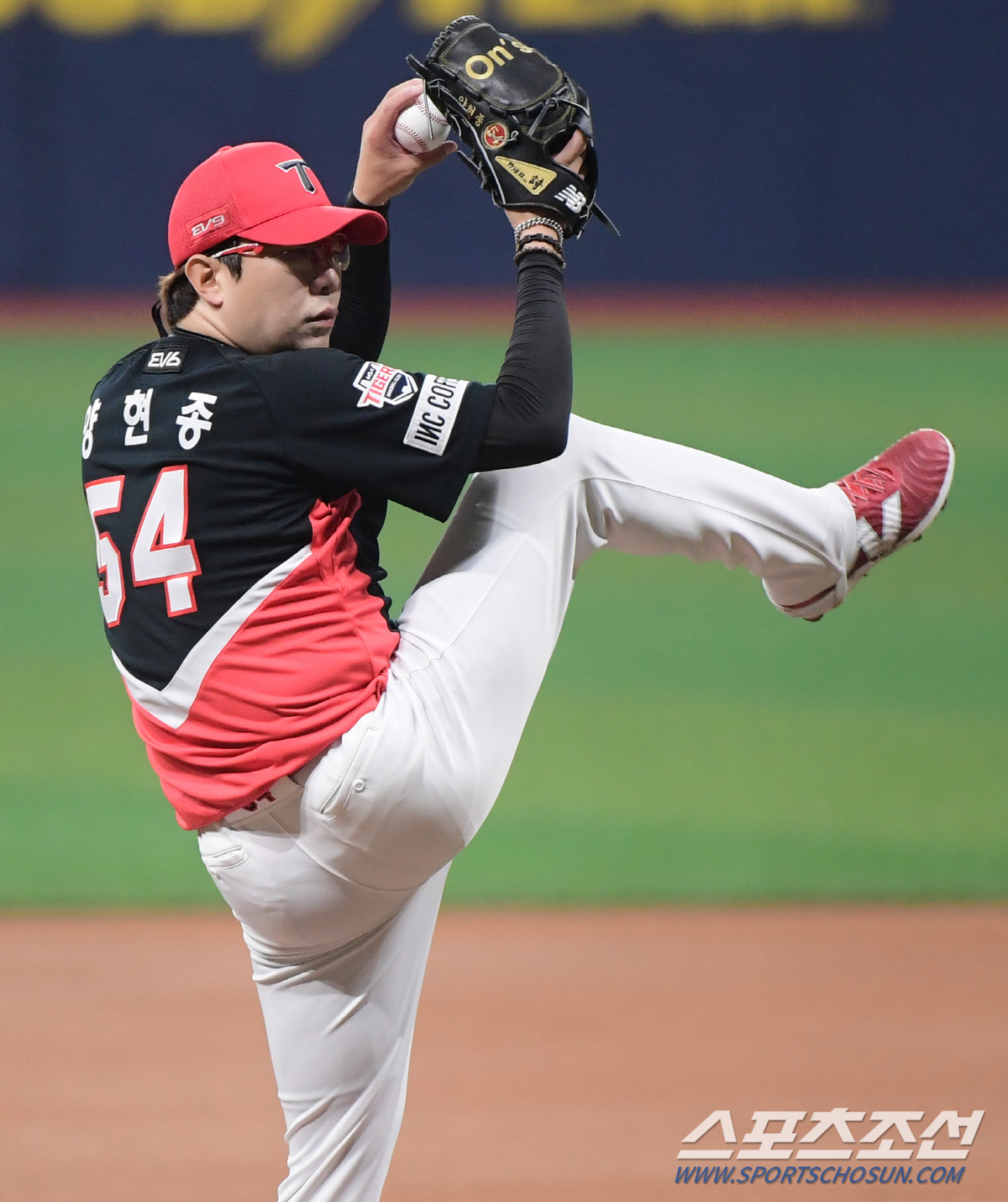 "내 목표는 KBO 최초 타이틀" 안주하지 않는 대투수, 이제 역사를 향…