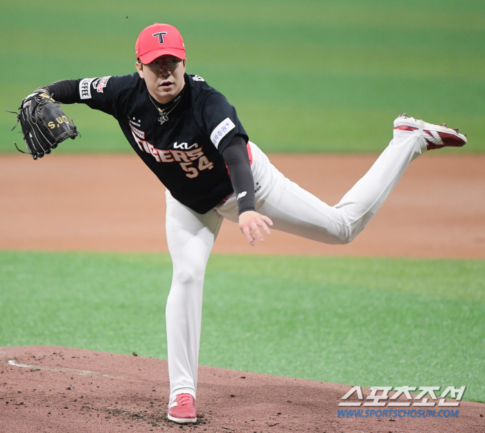 "내 목표는 KBO 최초 타이틀" 안주하지 않는 대투수, 이제 역사를 향…